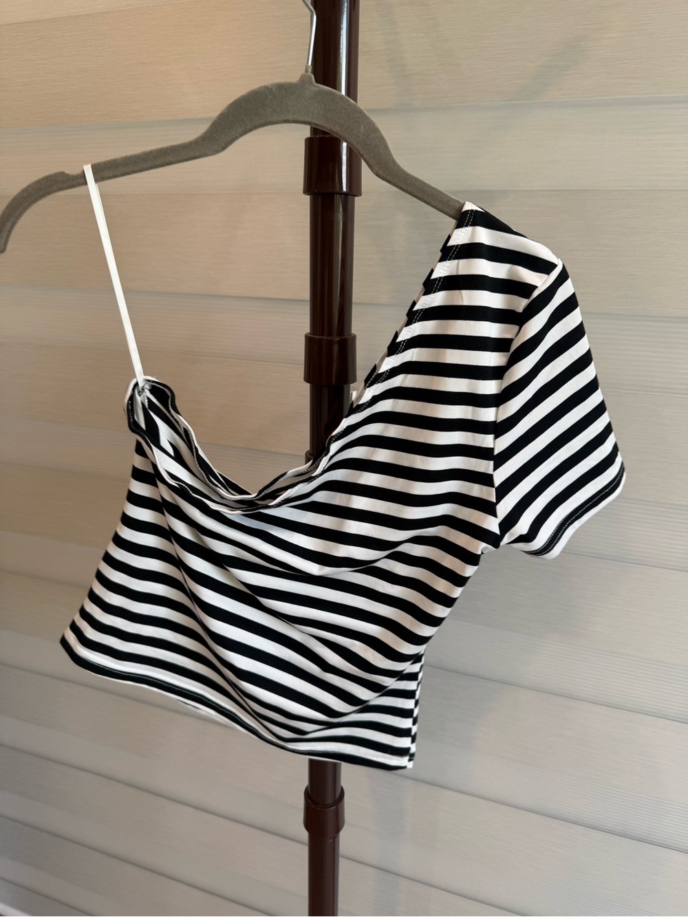 SHEIN Black & White One-Shoulder Striped Crop Top - Picture 7 of 8